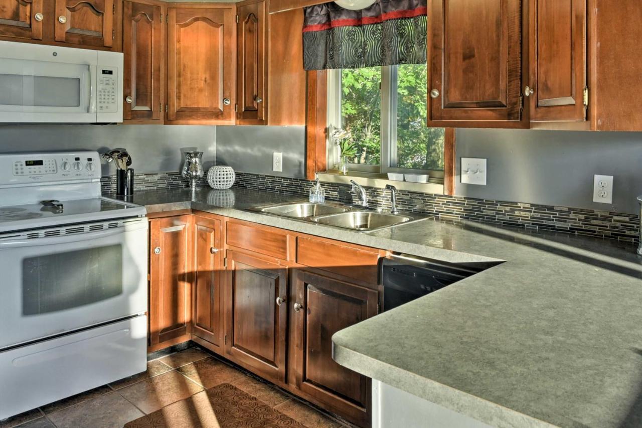 East Tawas Apartment Near Lake Huron And Downtown! ภายนอก รูปภาพ